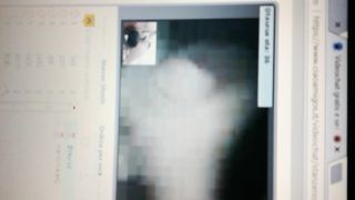 Amico Taurus sborra sulle foto di mia moglie