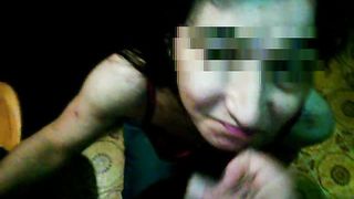 Moglie pompinara adora succhiare il cazzo bello peloso