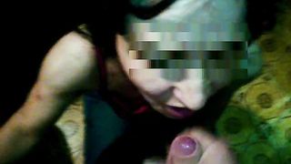 Moglie pompinara adora succhiare il cazzo bello peloso