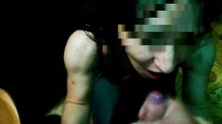 Moglie pompinara adora succhiare il cazzo bello peloso