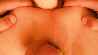 Un'amica mi lega le palle e mi masturba con un vibratore