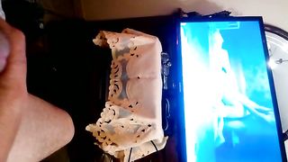 L'amico sborra sul video di mia moglie