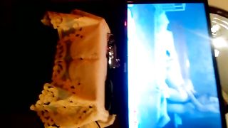 L'amico sborra sul video di mia moglie