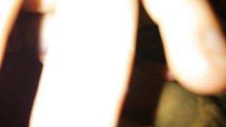 SI FA SPALMARE LA SBORRA SULLA MANO