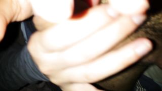 SI FA SPALMARE LA SBORRA SULLA MANO