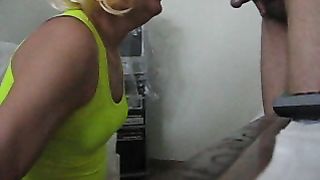 Pamela trav che fa un pompino