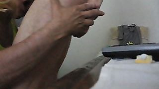 Pamela trav che fa un pompino