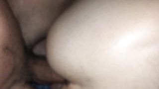 La troia prima si ubriaca e poi lo prende in culo