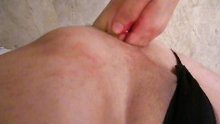 Un fisting a due mani