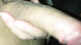 MI ACCAREZZA IL CAZZO CON LE LABBRA