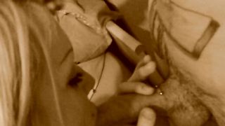 Biondina bravissima mi succhia il cazzo