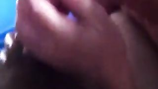 Con la mano e la bocca fino a farmi sborrare!