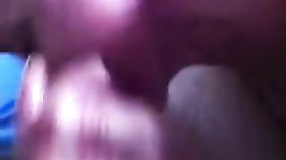 Con la mano e la bocca fino a farmi sborrare!