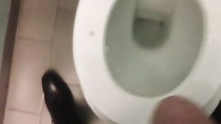 Public masturbation on toilette!