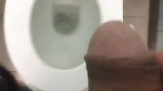 Public masturbation on toilette!