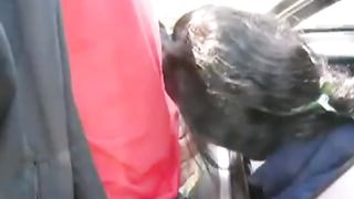 Splendido pompino in auto