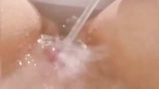 Mi sfondo la vagina da sola