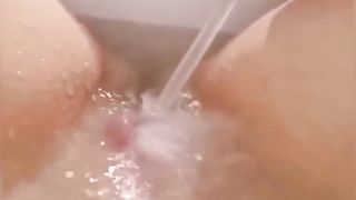 Mi sfondo la vagina da sola