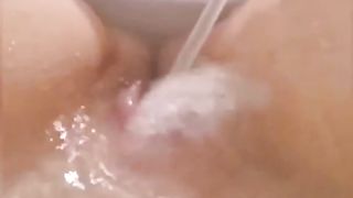 Mi sfondo la vagina da sola