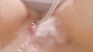 Mi sfondo la vagina da sola