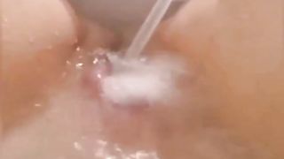 Mi sfondo la vagina da sola