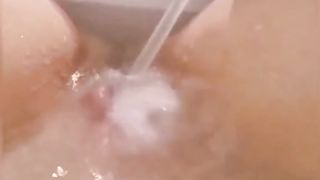 Mi sfondo la vagina da sola