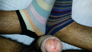 Precum su piedi e calze