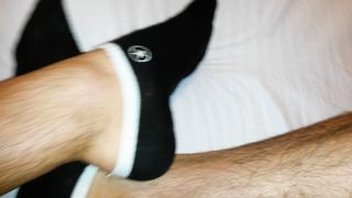 Precum su piedi e calze