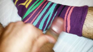 Precum su piedi e calze