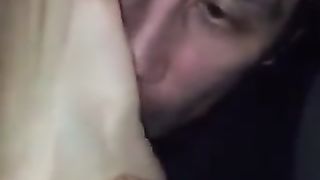 Peppe Fetish lecca i piedi a una vrenzola napoletana