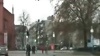 Scopata in un parcheggio