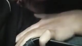 Scopata in un parcheggio