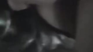 Scopata in un parcheggio