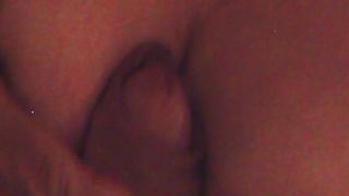 COUGAR CON LE DITA IN FIGA