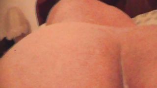 COUGAR CON LE DITA IN FIGA