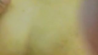 Mia moglie dà il culo ad un suo cliente