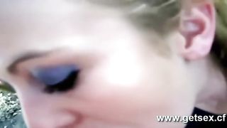 Troia di strada bionda