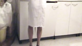 ROSALINDA HOLE (NAPLES) STREAPTEASE IN CUCINA.