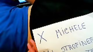 Self-spanking mentre mi struscio a pancia sotto