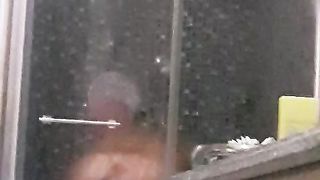 Mia moglie sotto la doccia