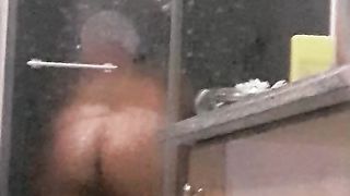 Anteprima del video: Mia moglie sotto la doccia