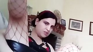 Alla SARDA piace sditalinarsi la fica !