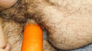 CAROTA INSAPONATA IN CULO