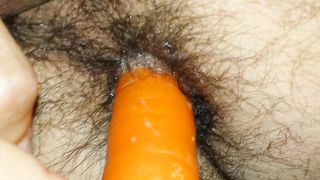 CAROTA INSAPONATA IN CULO