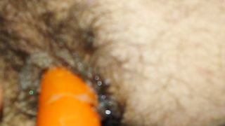 CAROTA INSAPONATA IN CULO