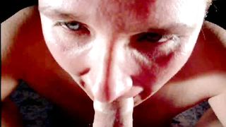 Anteprima del video: Simona pompino con bevuta finale