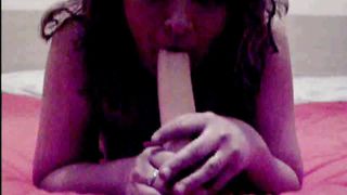 Simona mentre si masturba con una banana