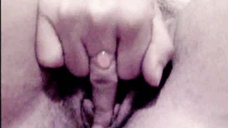 Simona mentre si masturba con una banana