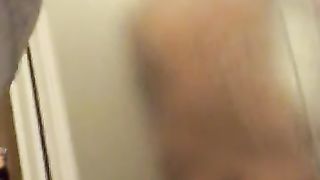 Compagna filmata in doccia