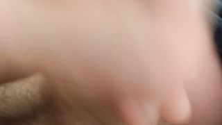 Eccolo che fa ginnastica